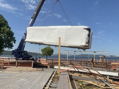 Для размещения на Восточном экономическом форуме доставили из Москвы наш капсульный дом Н40