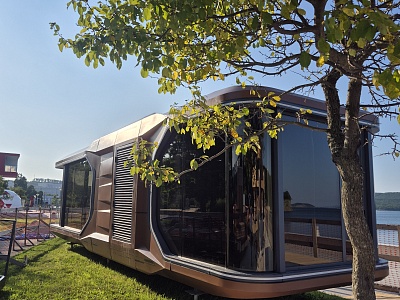 Для размещения на Восточном экономическом форуме доставили из Москвы наш капсульный дом Н40